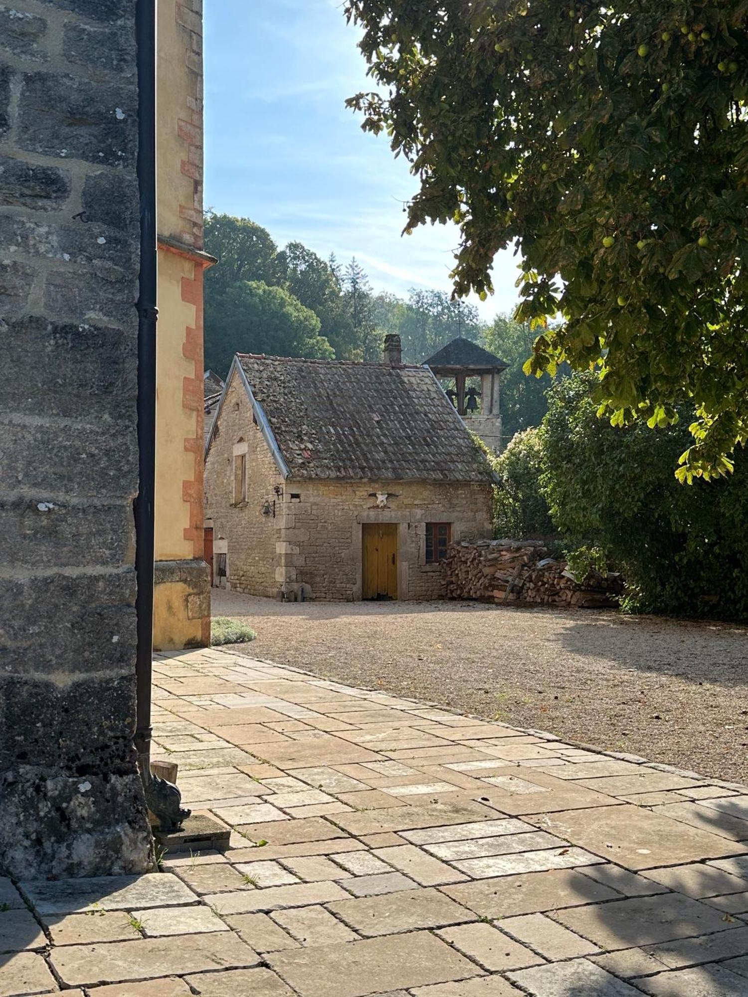 Chateau De Champrenault, Voyagez Dans Le Temps Exterior photo